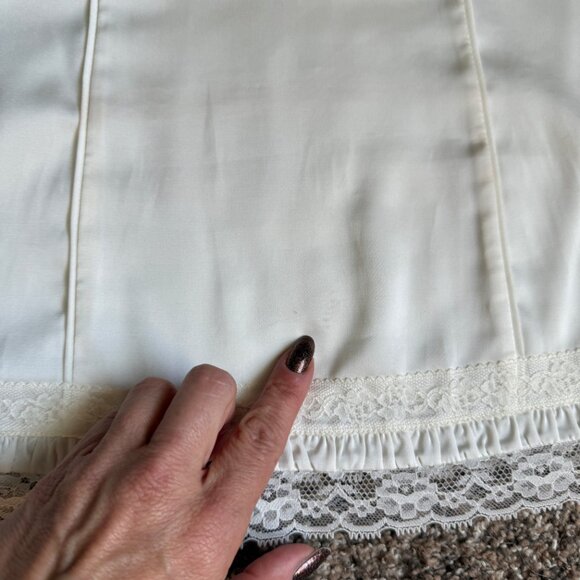 White House Black Market Ivory Seamed Mixed Material Lace Trim Cami Top, Size XS - Picture 9 of 9